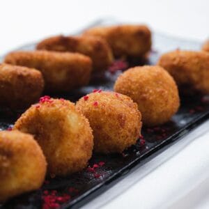 Croquetas caseras de jamón y de queso La Peral